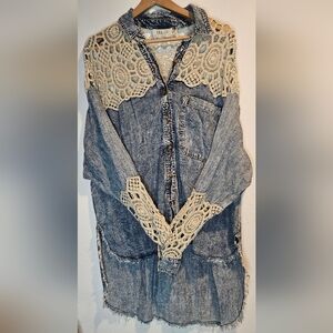 NWOT Oli & Hali Blue Denim & Lace Crochet High Low Top Sz M / L